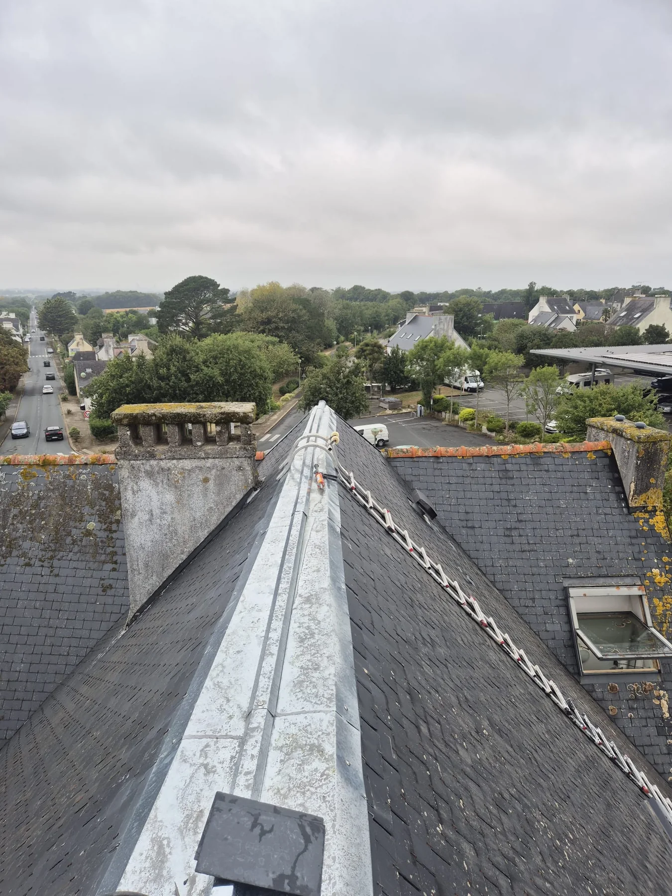 Chantier de faîtage et zinguerie Armor Net Toiture