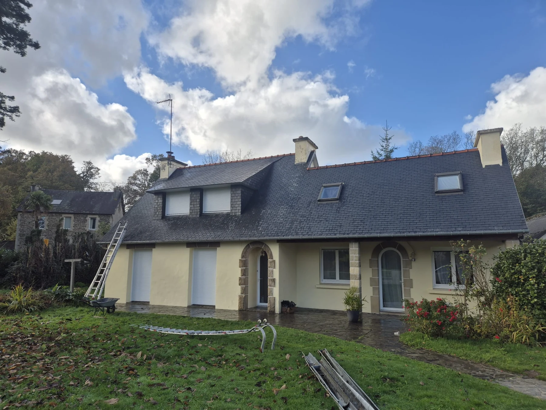 Maison avec toiture ardoise rénovée